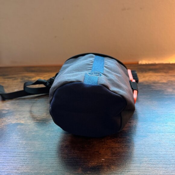 E9 Climbing/Bouldering Chalk Bag w/ Adjustable Strap & Chalk Brush | Navy/Black - Picture 8 of 10